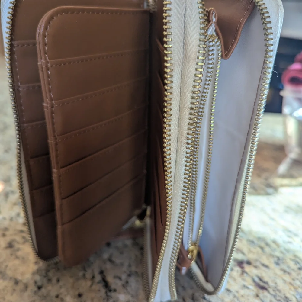 Joy & Iman Cream Pebble Leather Wallet/Clutch W Gold Accents. Many Card Slots.